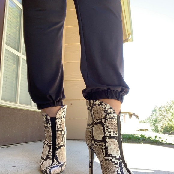 Stiletto Python Boots - Picture 2 of 4